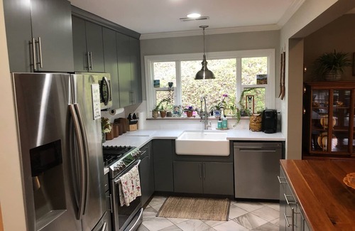 Ashley Oaks House | Charming cottage near campus