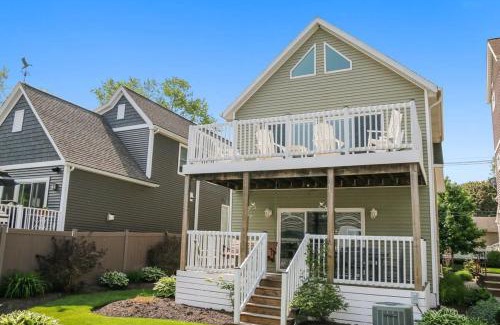 South Haven House | Charming Cottage Prime Location 3BR