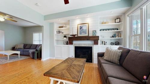 South Haven House | Charming Cottage Prime Location 3BR