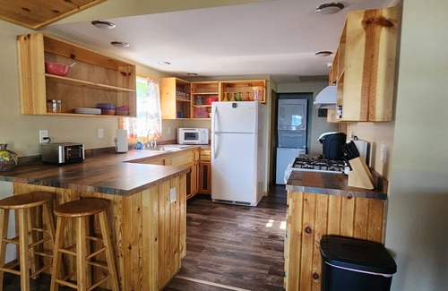 Kalkaska Cottage | Charming Cottage Retreat - Your Home Away from Home!