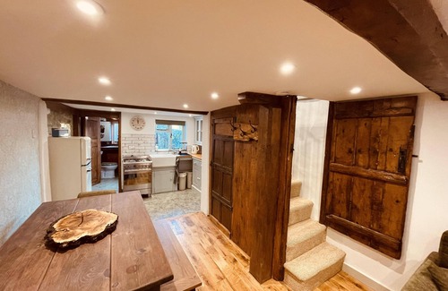 Shaftesbury Cottage | Charming Cottage Sleeps 4 with Sauna