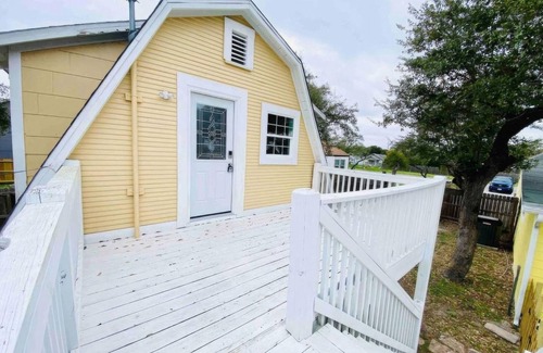 Aransas Pass Cottage | Charming cottage , super close to the water park,Port Aransas ferry, Rockport.
