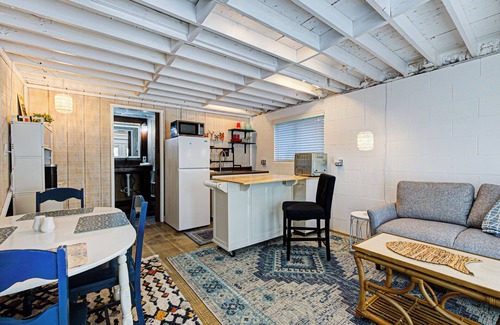 Utica Cottage | Charming cottage sleeps 3- river views in Jeffersonville - Utica, IN