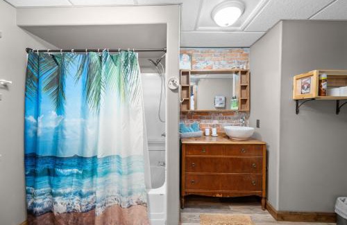 Hampton House | Charming Cottage on the Mississipi River