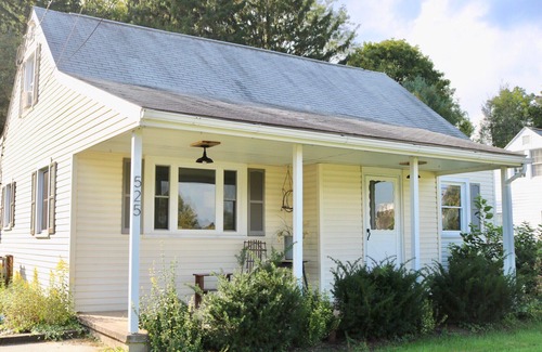 State College House | Charming Cottage with ample room for a Penn State family