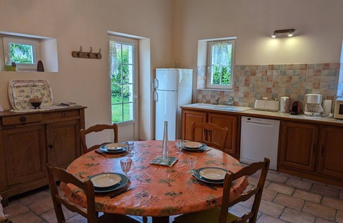 Saint-Romain Cottage | Charming Cottage with Private Garden near Forest