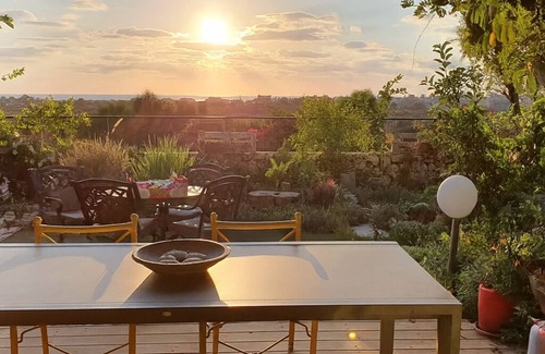 Caesarea Cottage | Charming cottage with garden and sea view in area with gym and pool in Caesarea