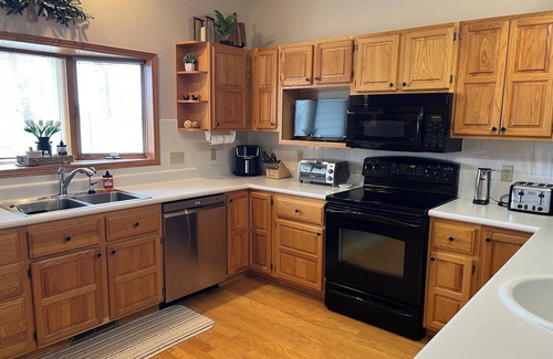 Clinton House | Charming country 4 bed/2 bath house in Clinton, near golf & casino. Wifi, A/C