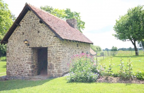 Passais-Villages Cottage | Charming Country House with Garden and Pool Table