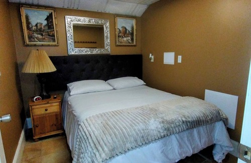 Cranston House | Charming Country Setting 1-bedroom apartment house in Cranston with Hot Tub