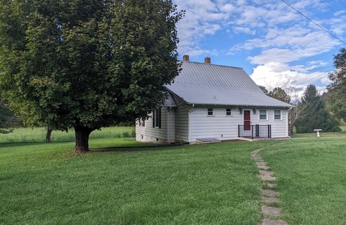 Ironto House | Charming countryside retreat with cozy rooms, modern amenities, and scenic views. Family-friendly!