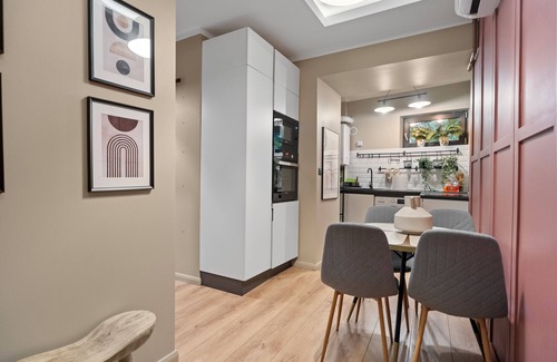 Bucharest City-Centre Apartment | Charming & Cozy 2 BD apt, Ultracentral with WiFi, AC, across Chabad in Bucharest