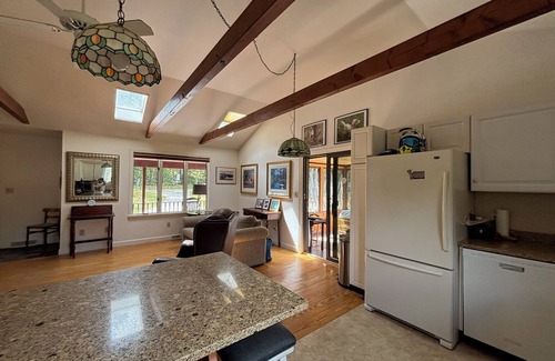 Andover House | Charming, Cozy getaway in the countryside