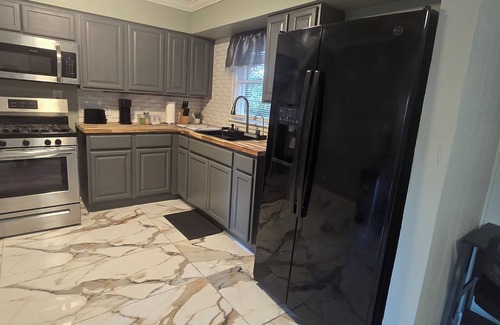 Gunter Afs House | “Charming & Cozy Home - 3 Min to VA + Downtown”