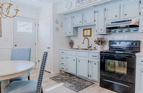 Gahanna Cottage | Charming Creekside Cottage [] Near Downtown, OSU & Airport