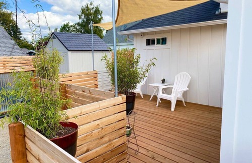 Carlton House | Charming Cuvée Cottage