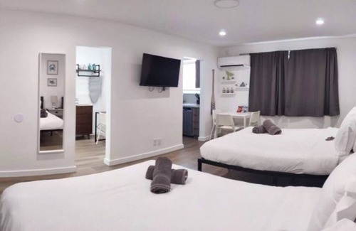 Little Ranches Apartment | Charming DBL w/pool& parking 15 min to FLL & Beach