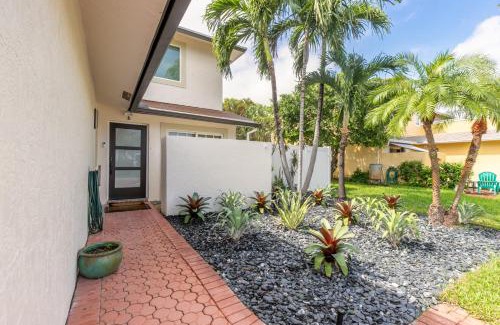 Tropic Isle House | Charming Delray Beach Townhouse: 3BR/3BA & More!