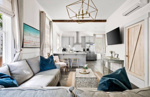 Westside House | Charming Downtown Home - St Philip St