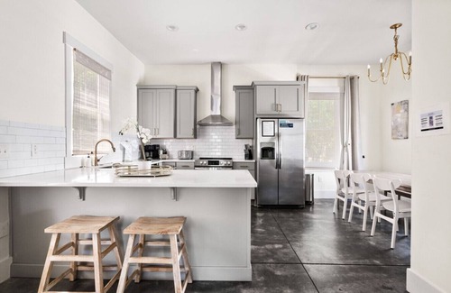 Westside House | Charming Downtown Home - St Philip St