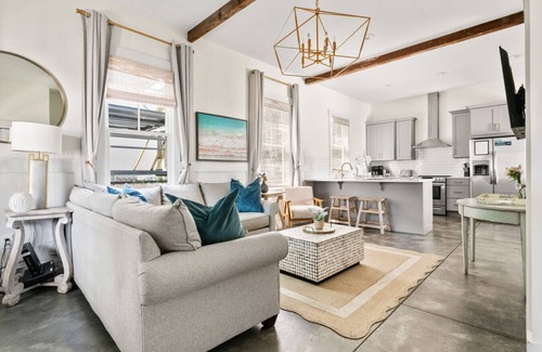 Westside House | Charming Downtown Home - St Philip St