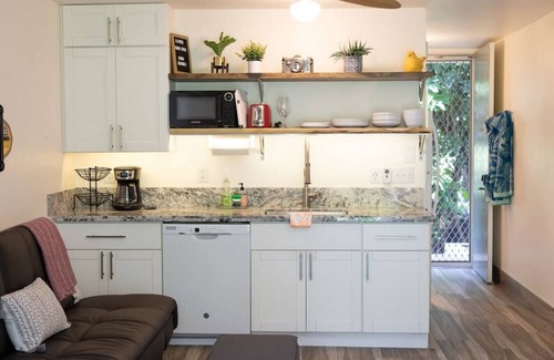 Historic Kailua Village Apartment | Charming Downtown Kona Studio | Steps from Shops, Dining & Ocean