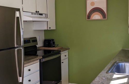 Woodlawn House | Charming duplex in residential NE Portland, walkable neighborhood. Park nearby