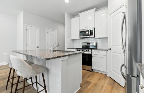 Easley House | Charming Easley Retreat with Private Yard townhouse