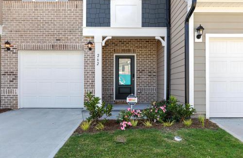 Easley House | Charming Easley Retreat with Private Yard townhouse