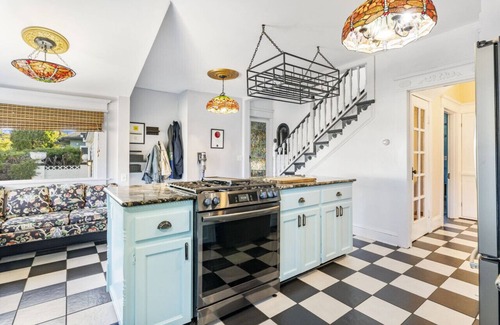 Rose City Park House | Charming & elegant 4BR Vintage Bungalow w/backyard oasis