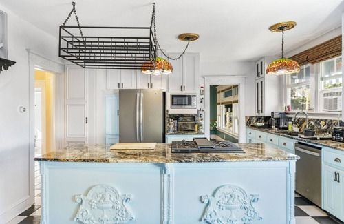 Rose City Park House | Charming & elegant 4BR Vintage Bungalow w/backyard oasis