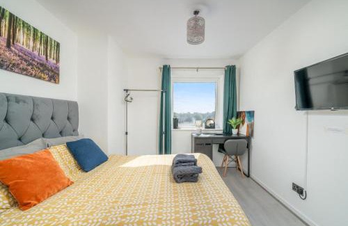 Southbury Apartment | Charming Enfield Stay Relaxing Private Room in Great Location