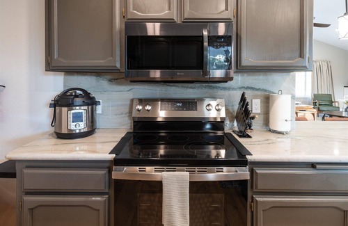 Oakhurst Villa | Charming Family-friendly house with Arcade Room and stunning view. Sleeps 16+