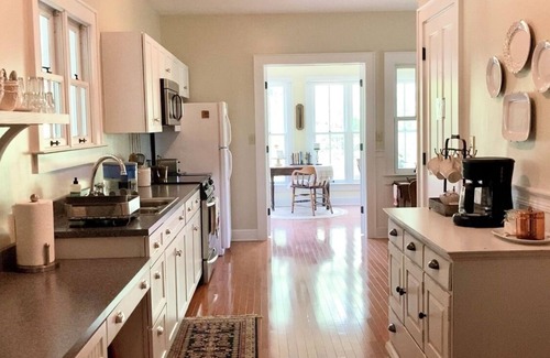 Hillsboro House | Charming Farm-stay Get-Away near Rocky Fork Lake