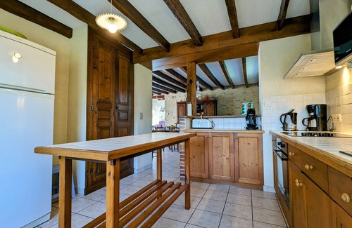 Sarzay Cottage | Charming Farmhouse in Berry: Garden, Bikes, Hiking & Historical Sights