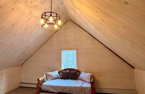 Bethel Other | Charming farmhouse on outskirts of Bethel Village