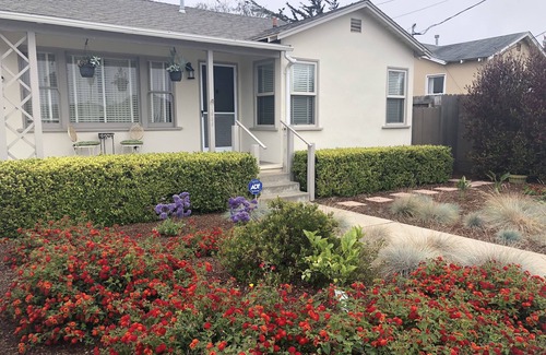 Seaside House | Charming Fifties-Style cottagen30 days minimum stays only