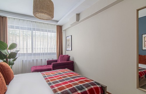 Gayrettepe Apartment | Charming Flat with Backyard Close to Zorlu Center