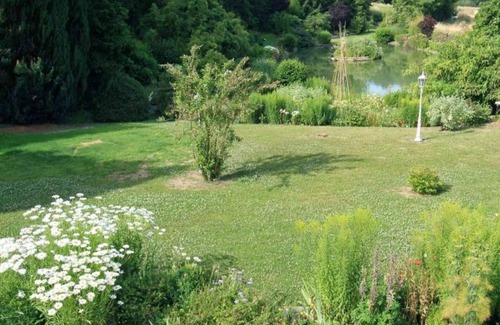 Les Authieux-du-Puits Cottage | Charming Duplex in Heart of Stud Farm Country with Garden and WIFI