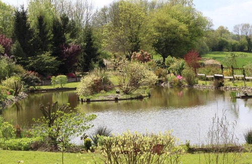 Les Authieux-du-Puits Cottage | Charming Duplex in Heart of Stud Farm Country with Garden and WIFI