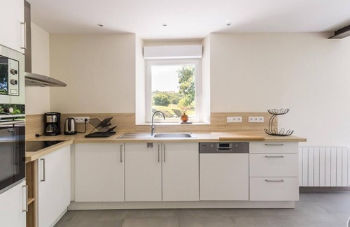 Les Moitiers-d'Allonne Cottage | Charming Riverside House with Garden