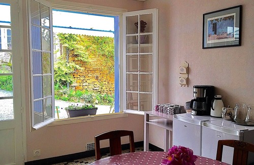 Saint-Vincent-de-Cosse House | Charming 5 Bedroom Farmhouse, close to river + tourist sites. Sleeps 12 + babies