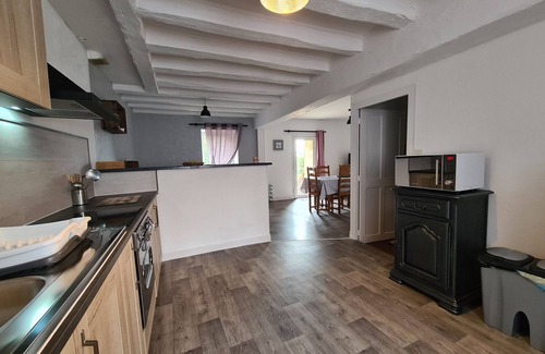 Verneuil-sur-Igneraie Cottage | Charming Countryside Home with Garden, Near Historic Sites