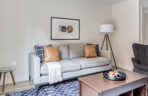 Downtown Oakland Apartment | Charming Furnished 1BR in Oakland, Pet-Friendly