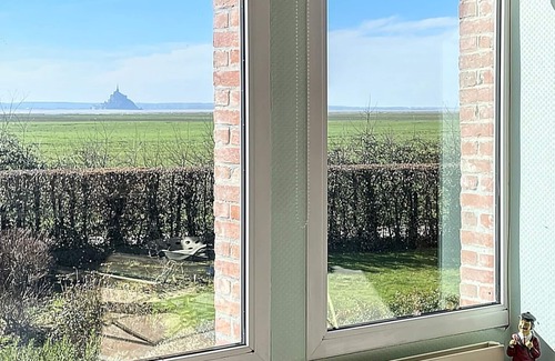 Vains Villa | Charming gîte "La Maison Saint-Léonard" overlooking Mont St-Michel, SPA, billiards