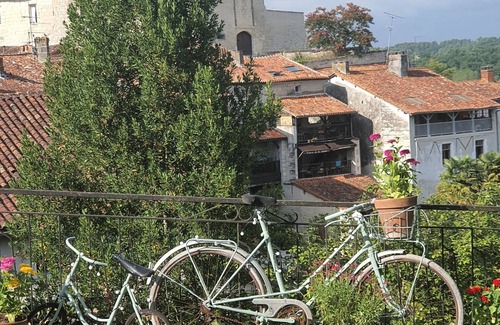 Aubeterre-sur-Dronne House | Charming getaway in a listed village.