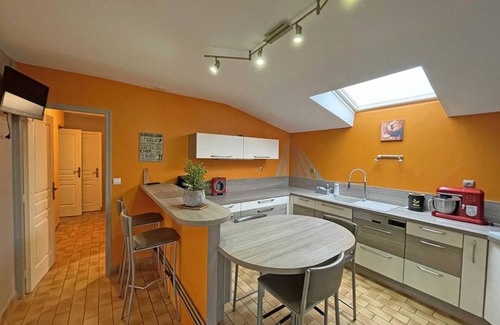 Saint-Mars-d'Egrenne Cottage | Charming Granite Cottage: Secluded Garden, Baby-Friendly, Amenities Included, Near Leisure Base