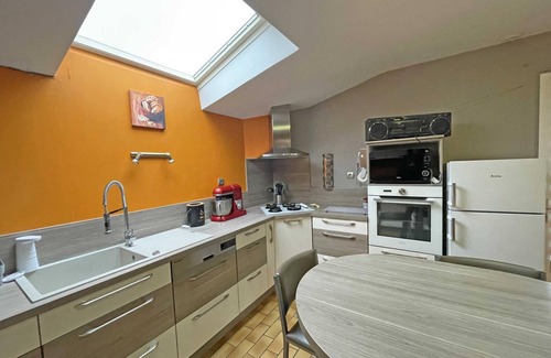 Saint-Mars-d'Egrenne Cottage | Charming Granite Cottage: Secluded Garden, Baby-Friendly, Amenities Included, Near Leisure Base