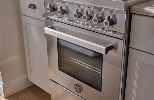 Newtown Cottage | Charming Gardener’s Cottage on a Quiet Country Road