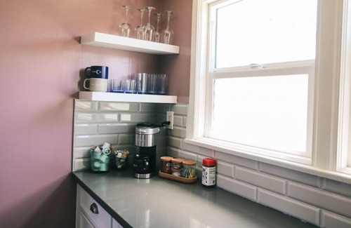 South Redlands House | Charming Getaway | Dog Friendly | King Bed